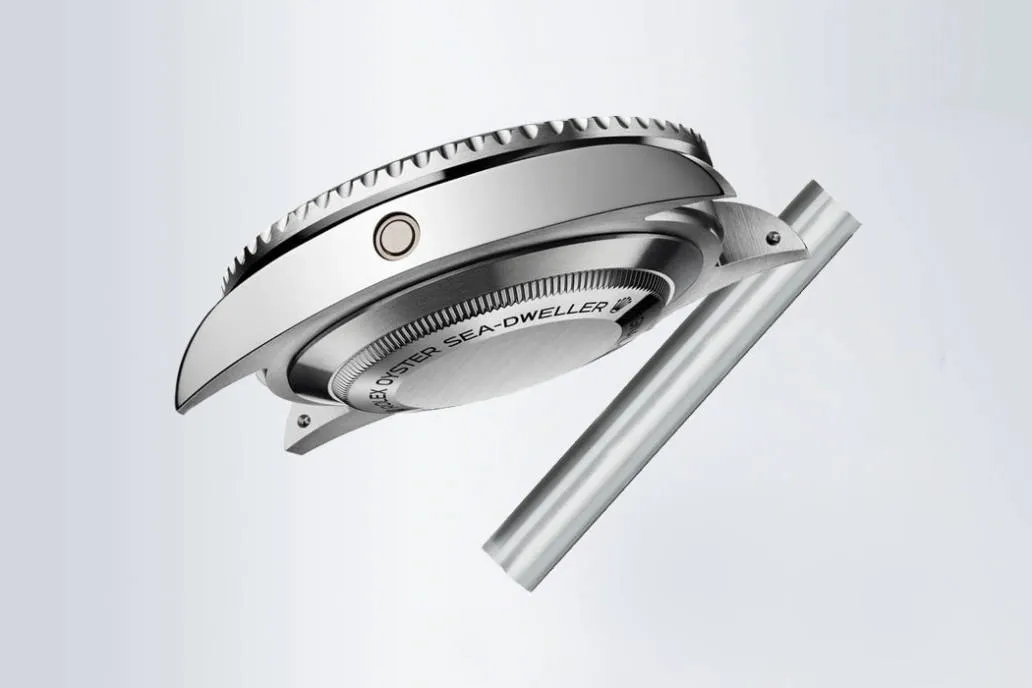 Functional helium escape valve on replica Rolex Sea-Dweller 2025