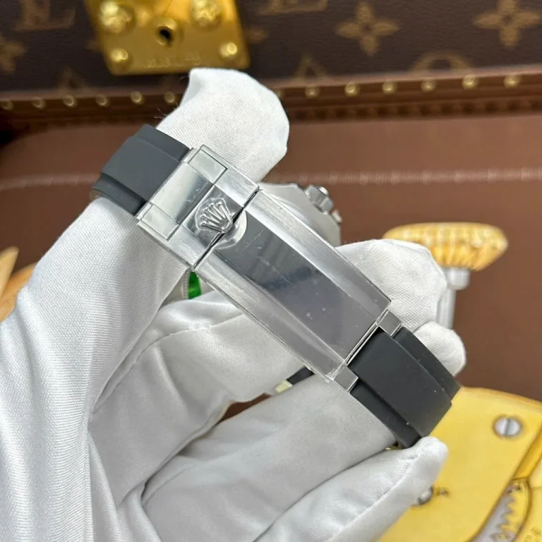 Replica Yacht Master Black Dial Black Bezel OysterFlex Strap