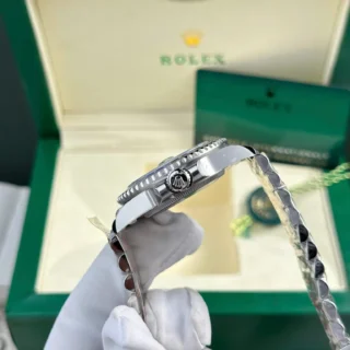 Replica Rolex GMT Master II Batgirl Black Dial Black Blue Bezel Jubilee Bracelet