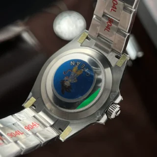 Replica Rolex Submariner Hulk Green Dial Green Bezel Back