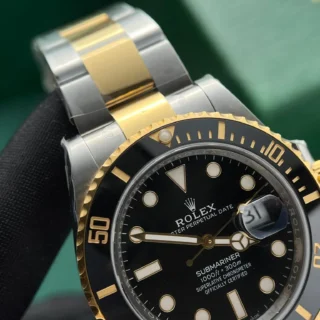 Replica Rolex Submariner Black Dial Black Bezel Two Tone Gold Oyster Bracelet