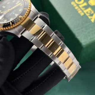 Replica Rolex Submariner Black Dial Black Bezel Two Tone Gold Oyster Bracelet